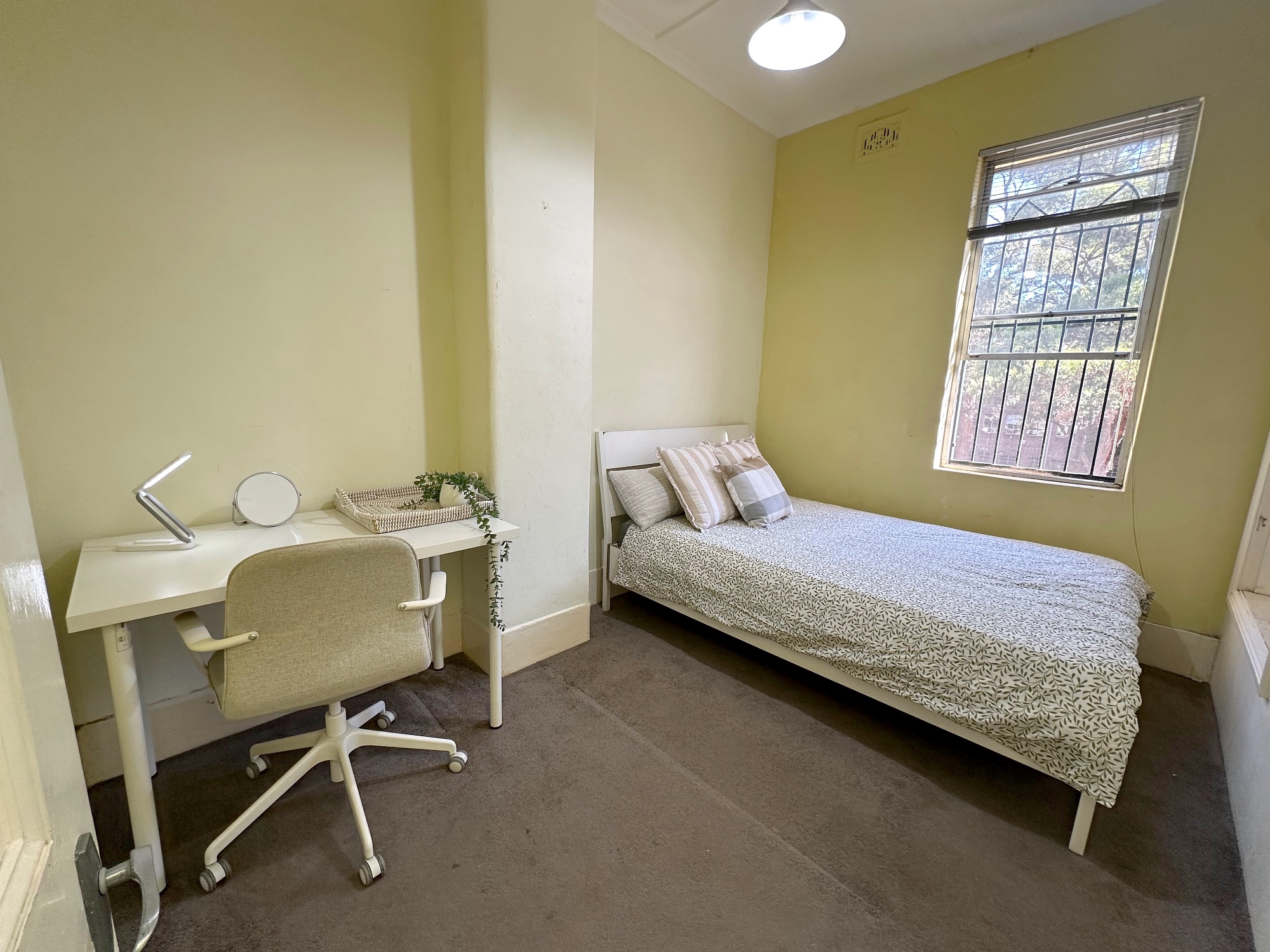 Furnished private room close to CBD - photo 1