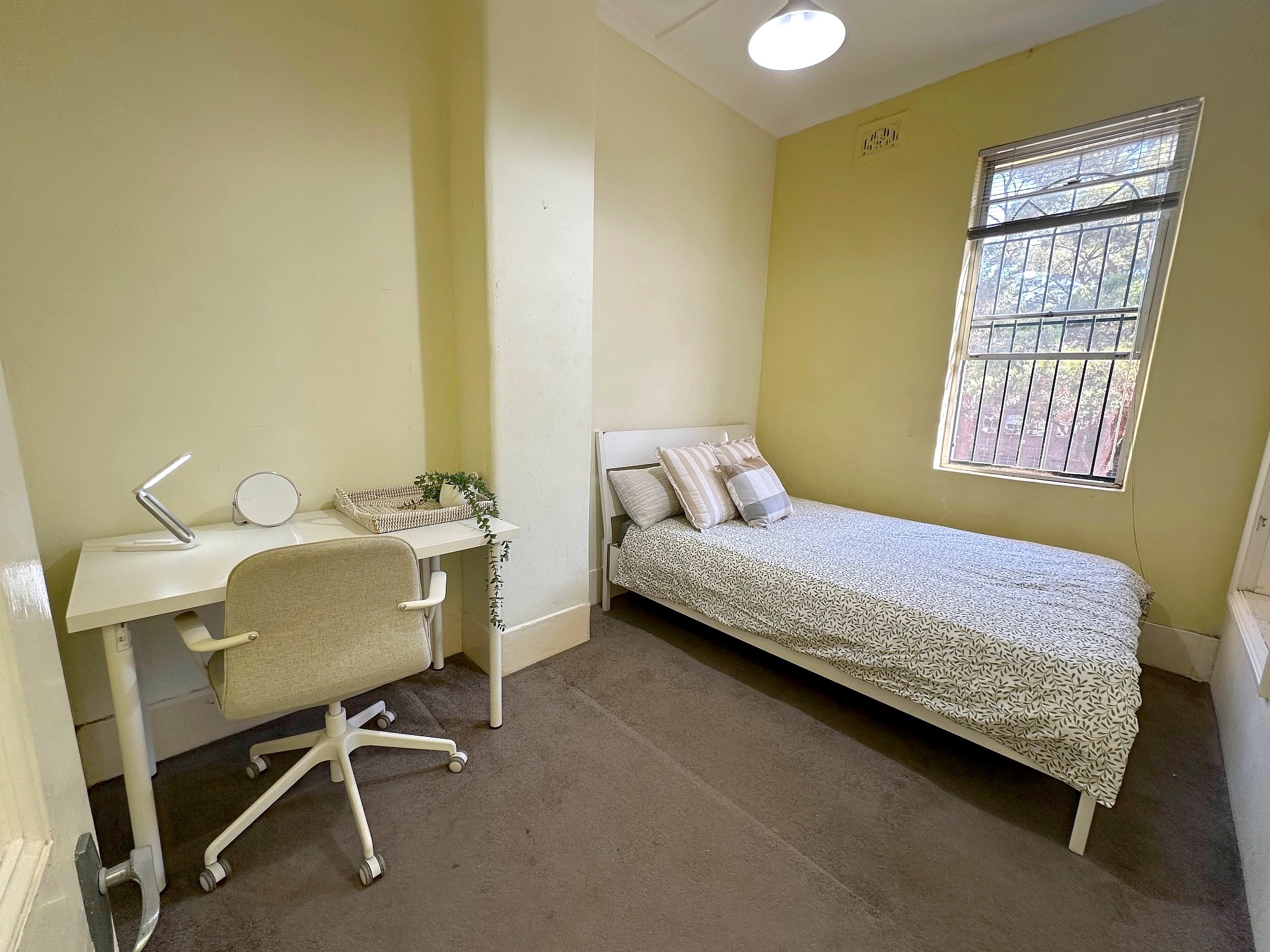 Furnished private room close to CBD - photo 1