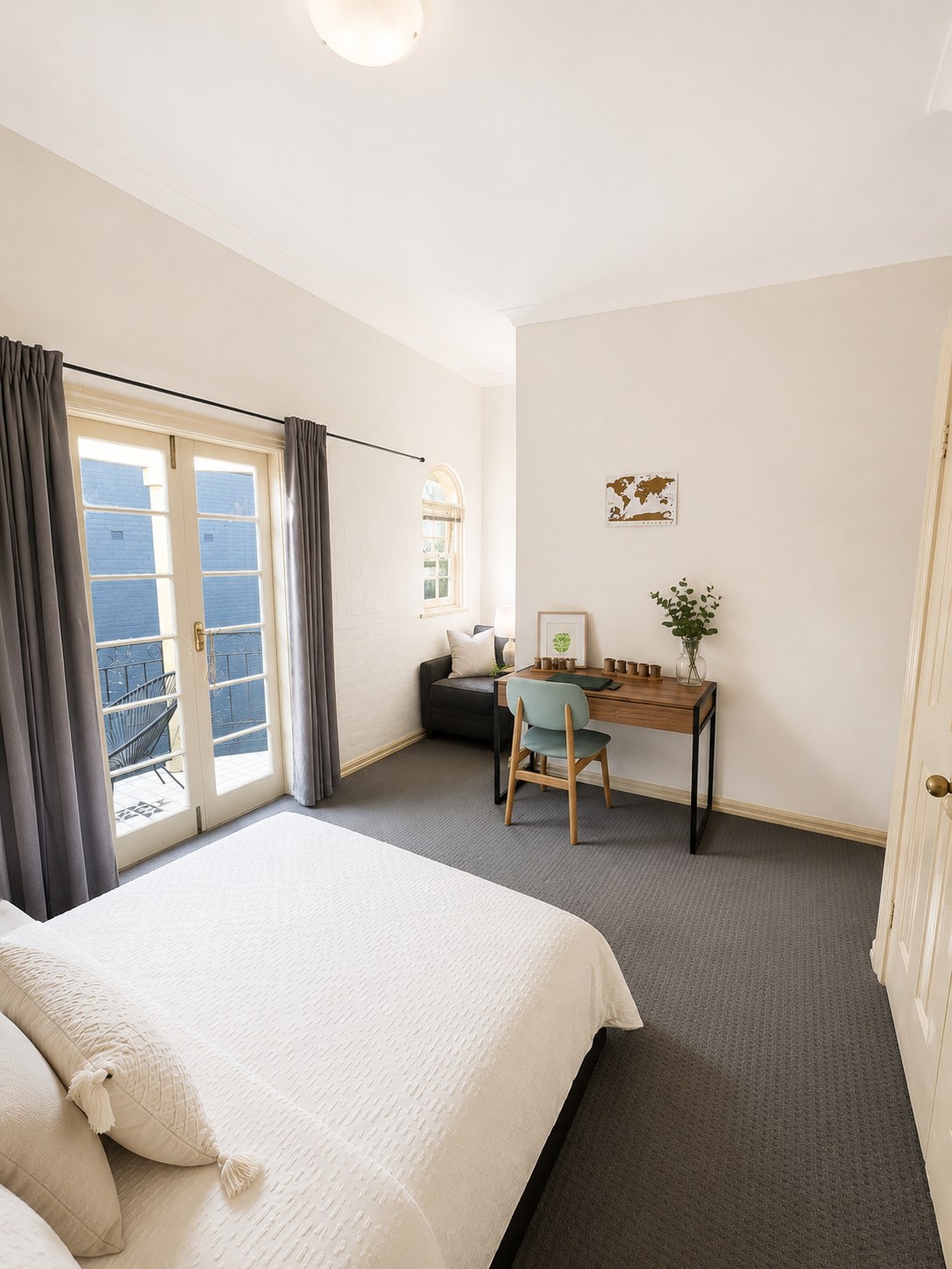 Spacious Room built in Wardrobe - photo 1